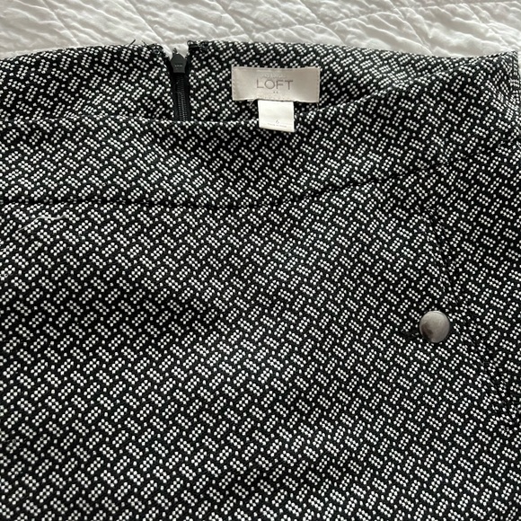Loft Black Patterned mini skirt, size 6 - Picture 3 of 4